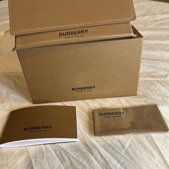 Burberry Authentic Black Sunglasses NWT All Inclusion - Picture 11 of 12